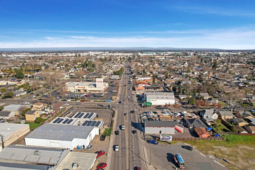 More Photos Of 104 E Lodi Ave, Lodi Storefront Retail Office For Sale