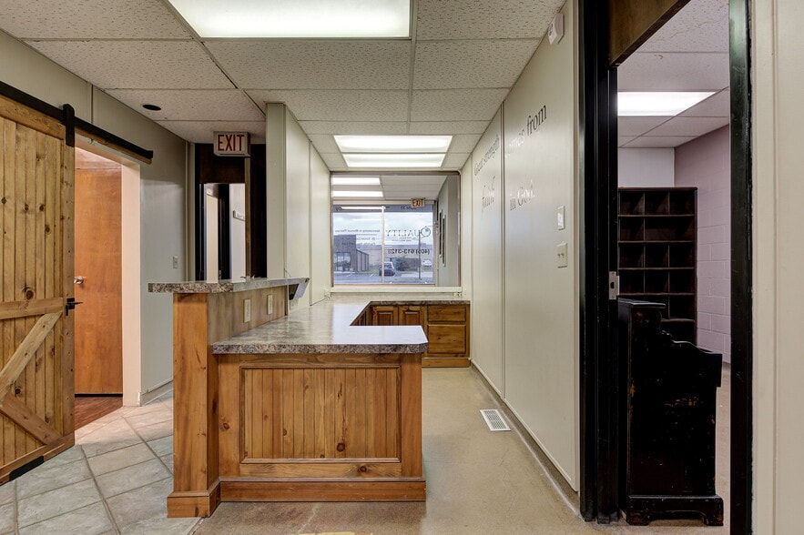 More Photos Of 1212 S Air Depot Blvd, Oklahoma City Office For Sale