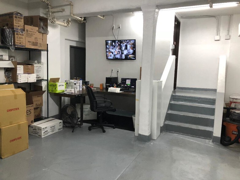 More Photos Of 108 W 3rd St, Long Beach Restaurant For Sale