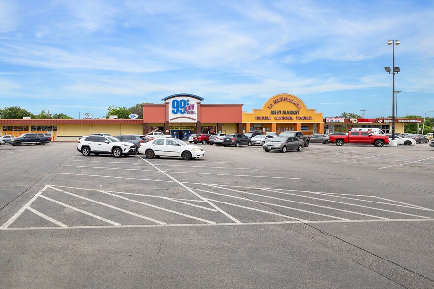 More Photos Of 7049-7061 Lawndale St, Houston Unknown For Lease