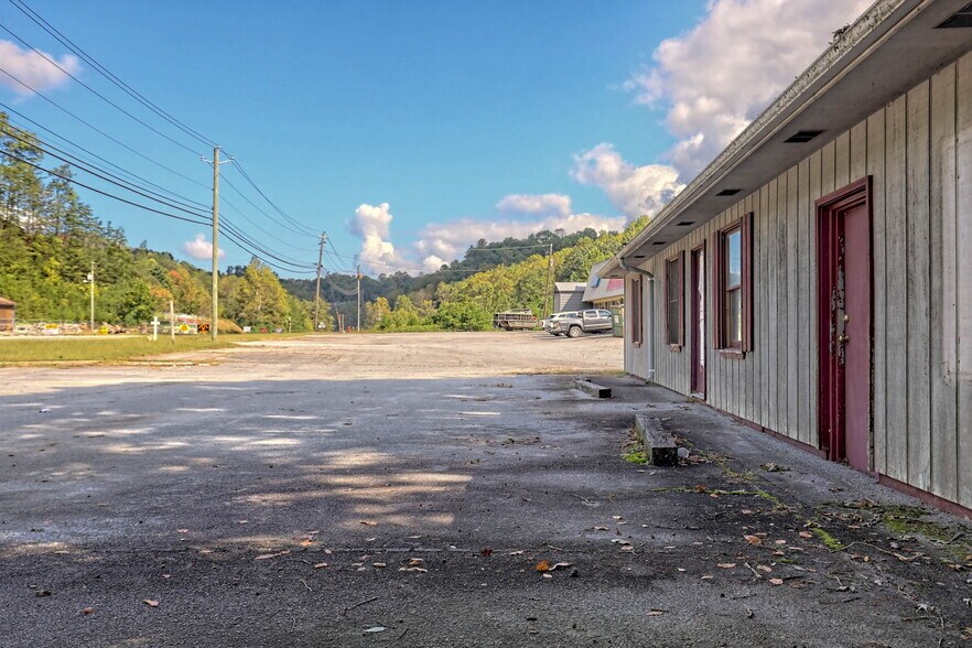 More Photos Of 1552 Highway 441 N, Clayton Office For Sale