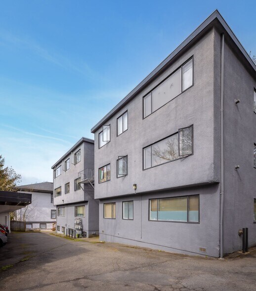 Primary Photo Of 1401 Fort St, Victoria Apartments For Sale