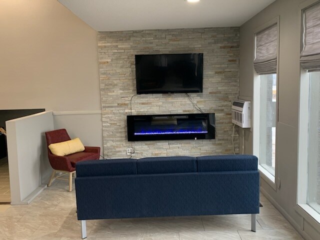 More Photos Of 1101 Country Club Dr, Kirksville Hotel For Sale
