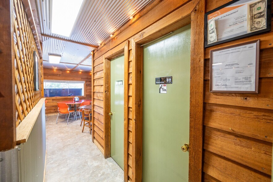 More Photos Of 2598 Tennessee Ave N, Parsons Storefront For Sale