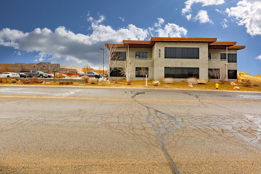 More Photos Of 6752 Inter Cal Way, Prescott Office For Lease