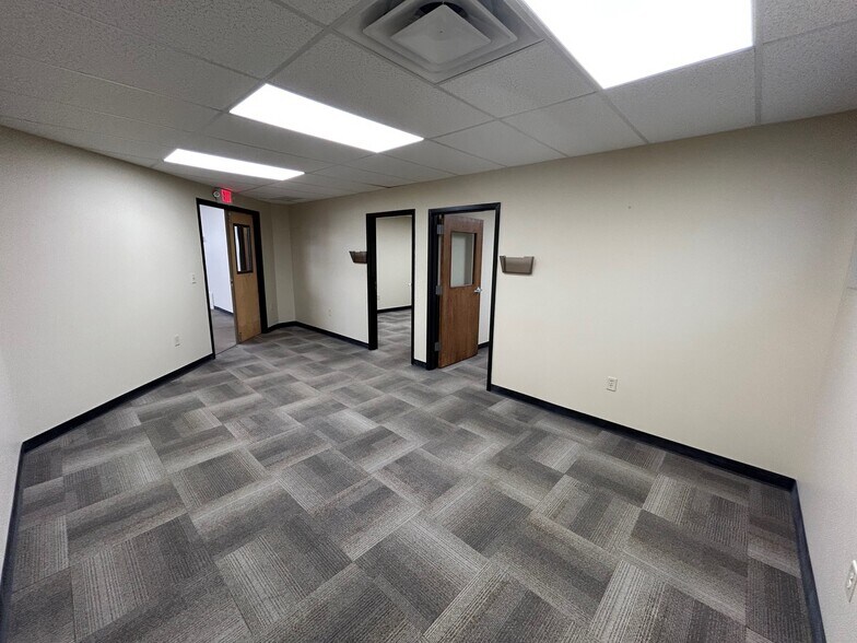 More Photos Of 101 Rathbone Rd, Marietta Flex For Sale