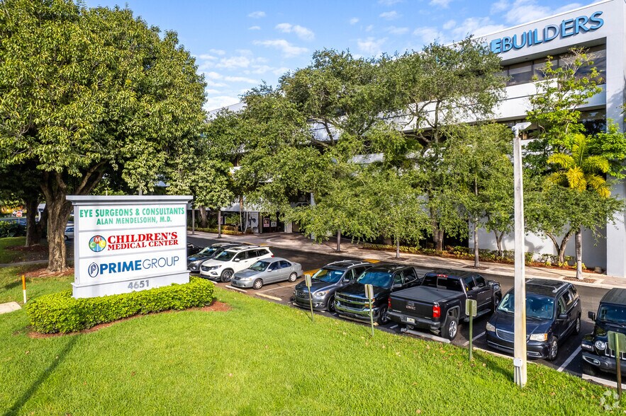 More Photos Of 4651 Sheridan St, Hollywood Medical For Sale