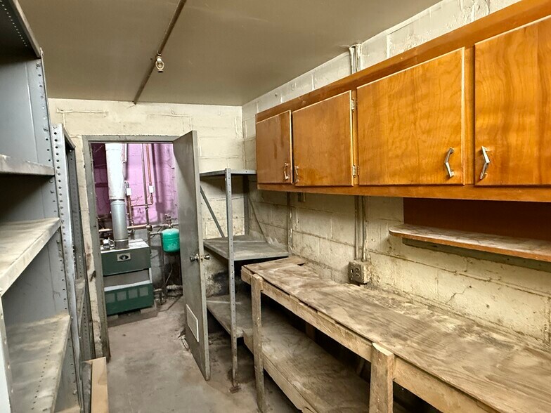 More Photos Of 11 Railroad Ave, Ridgefield Park Distribution For Lease