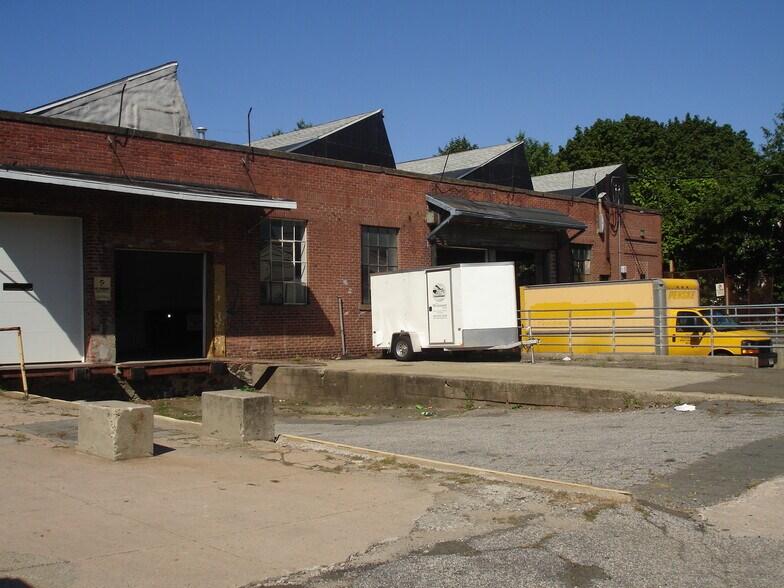 More Photos Of 14 Gilbert St, West Haven Manufacturing For Lease