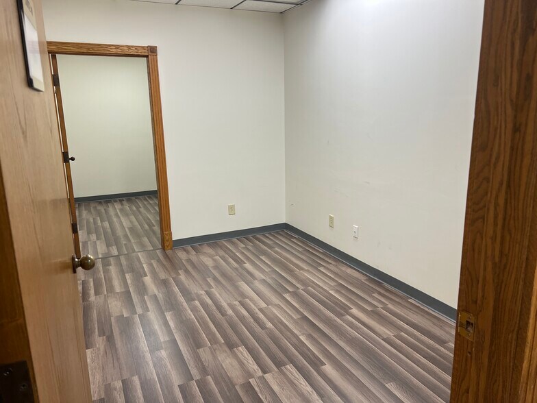 More Photos Of 8355 Rockville Rd, Indianapolis Office For Lease