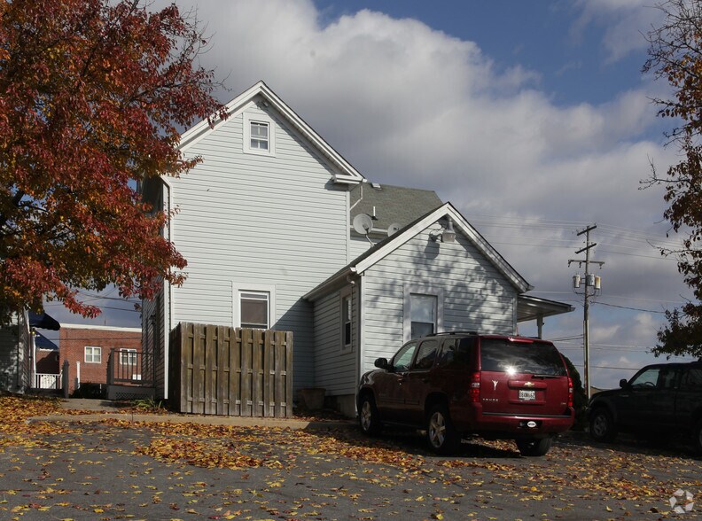 More Photos Of 104 E Ridgeville Blvd, Mount Airy General Retail For Sale
