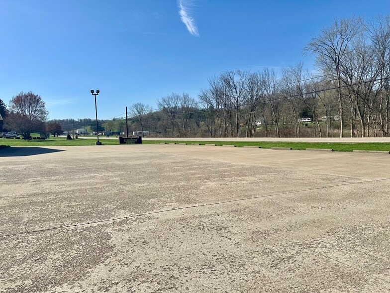 More Photos Of 7041 State Route 800 SE, Uhrichsville Loft Creative Space For Sale