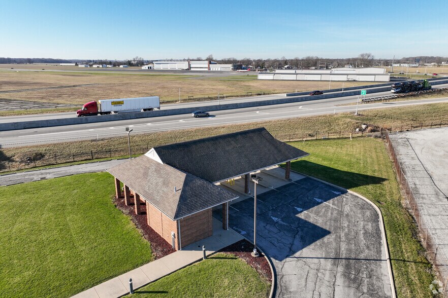 More Photos Of 1700 Western Ave, Findlay General Retail For Sale