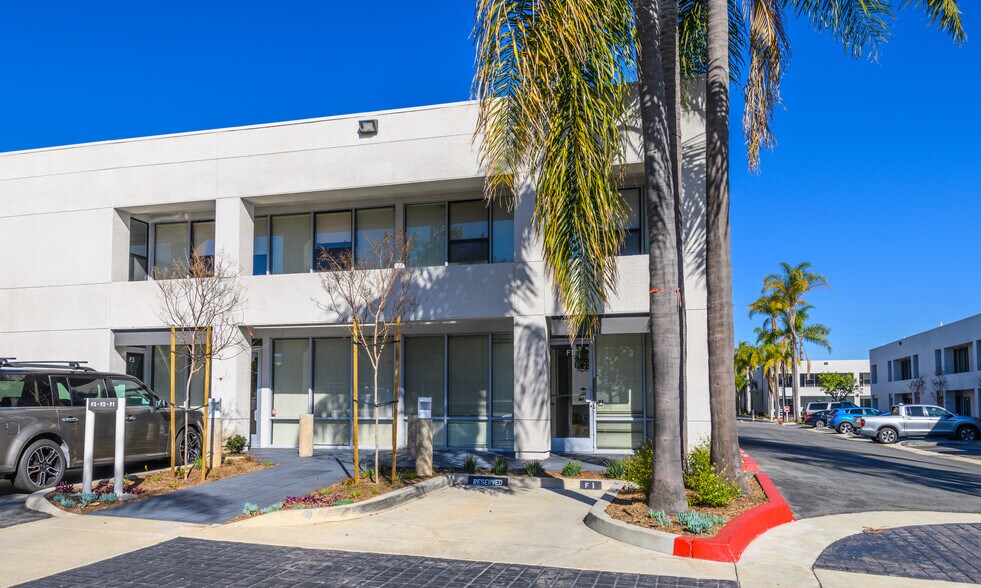 More Photos Of 711 W 17th St, Costa Mesa Light Manufacturing For Lease