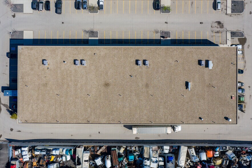 More Photos Of 118 East Lake Blvd NE, Airdrie Warehouse For Lease