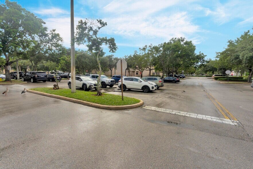 More Photos Of 1741-1759 N University Dr, Pembroke Pines Storefront Retail Office For Sale