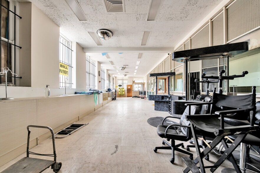 More Photos Of 9137 Linwood St, Detroit Parking Garage For Sale