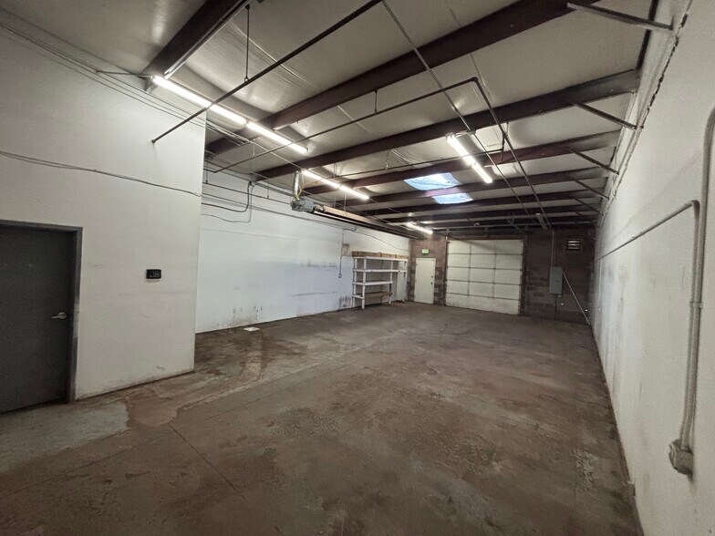 More Photos Of 322 Norfolk St, Aurora Warehouse For Sale