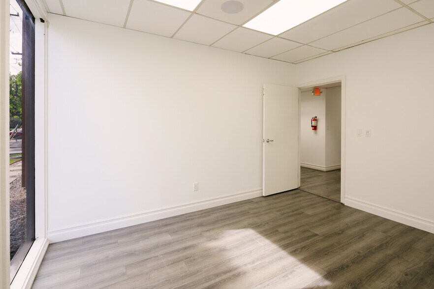 More Photos Of 2505 Canada Blvd, Glendale Office For Lease