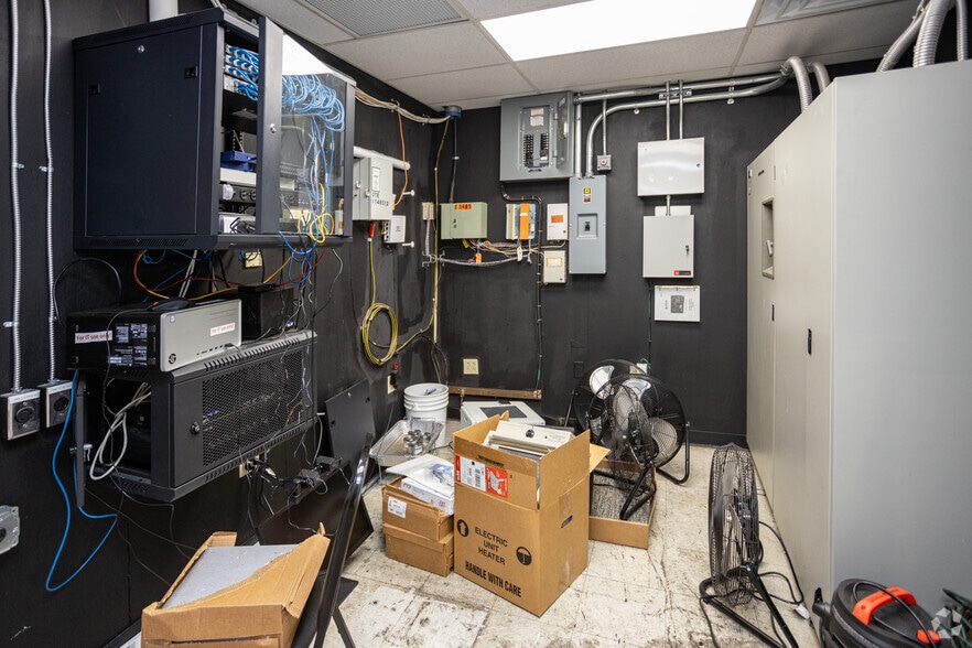 More Photos Of 1485 Mountain Rd, Andersonville Warehouse For Sale