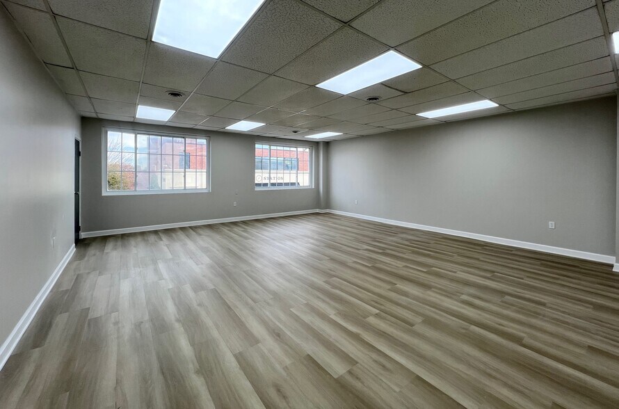 More Photos Of 8-10 Crain Hwy N, Glen Burnie Storefront Retail Office For Sale