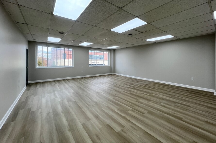 More Photos Of 8 Crain Hwy N, Glen Burnie Storefront Retail Office For Lease