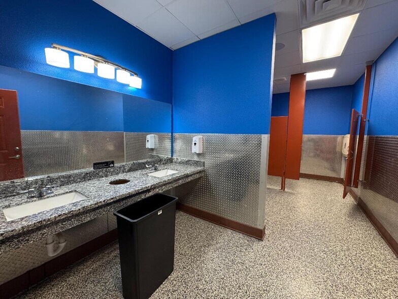 More Photos Of 1906-1908 N Frazier St, Conroe Health Club For Lease