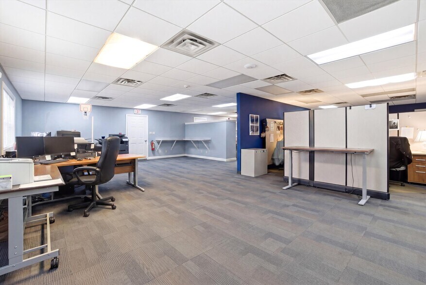 More Photos Of 8 Chestnut Dr, Bedford Office For Sale