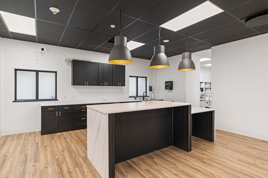 More Photos Of 4440 Walker Blvd, Knoxville Flex For Sale