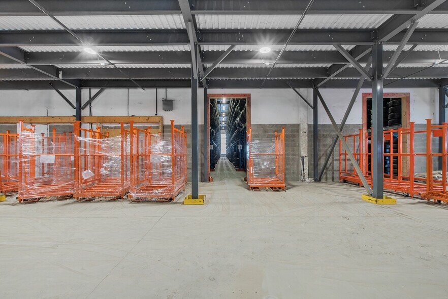 More Photos Of 14410 Rue Rolland-Desjardins, Mirabel Warehouse For Sale