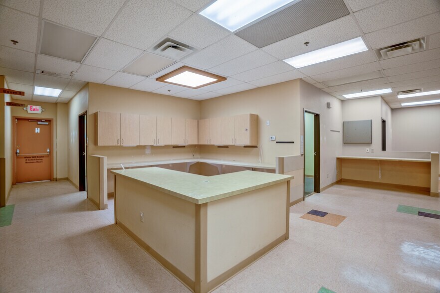 More Photos Of 500 N Guadalupe St, Santa Fe Unknown For Lease