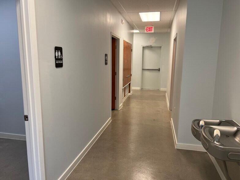 More Photos Of 3251 Harry Wurzbach Rd, San Antonio Medical For Sale