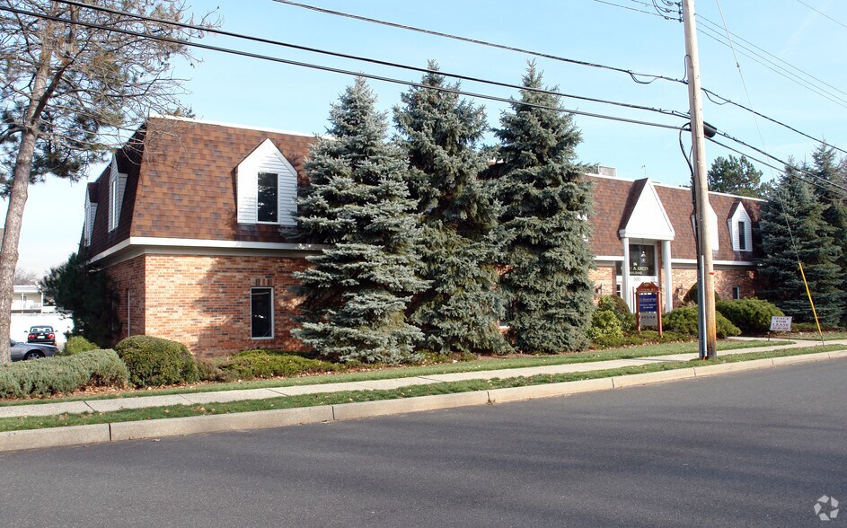 More Photos Of 385 Clinton Ave, Wyckoff Medical For Sale