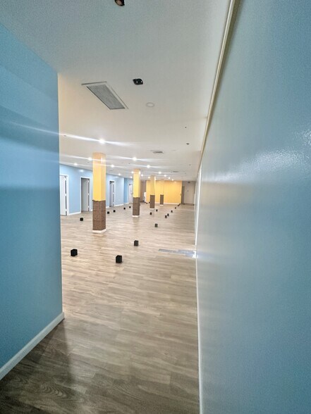 More Photos Of 1143-1147 47th Ave, Long Island City Showroom For Lease