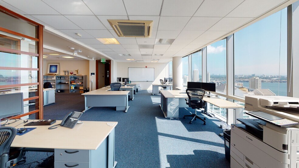 More Photos Of 1111 Brickell Ave, Miami Office For Lease