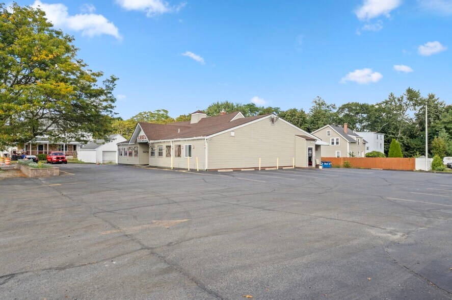 More Photos Of 376 Bullocks Point Ave, Riverside Restaurant For Sale