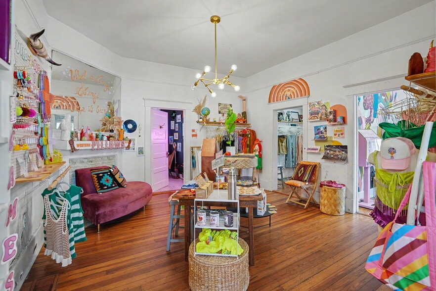 More Photos Of 17 W 41st St, Savannah Freestanding For Sale
