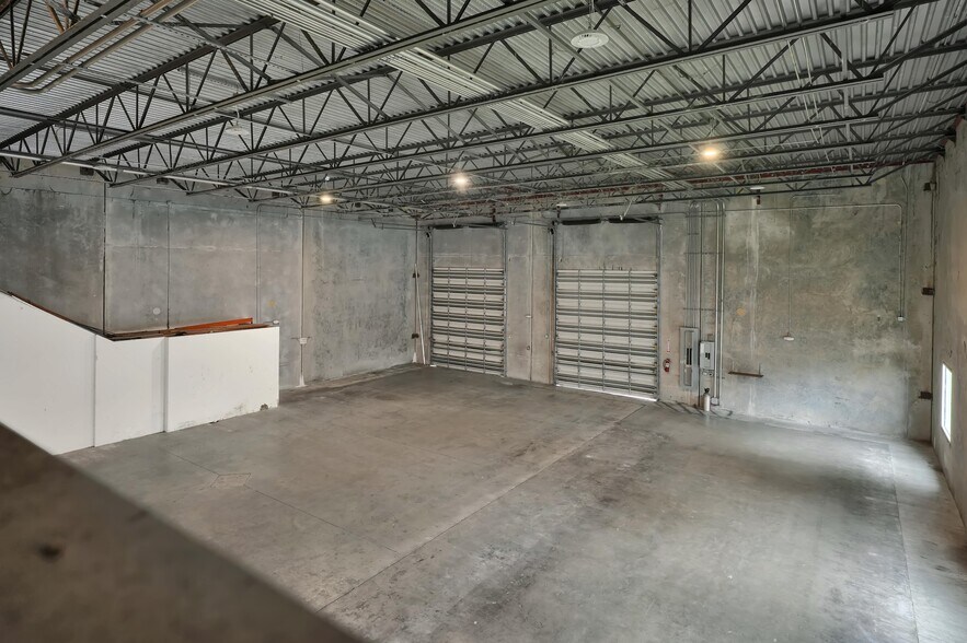 More Photos Of 917 NW 31st Ave, Pompano Beach Service For Sale