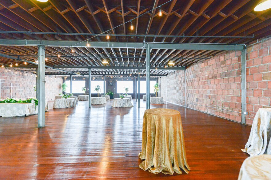 More Photos Of 2734 Lasalle St, Saint Louis Showroom For Sale