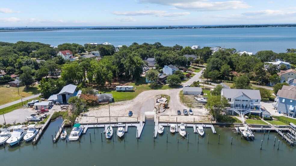 More Photos Of 101 Roanoke Ave, Morehead City Marina For Sale