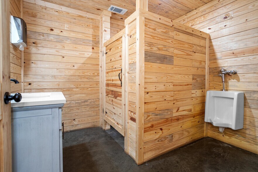 More Photos Of 2508 US-69, Lufkin Lodge Meeting Hall For Sale