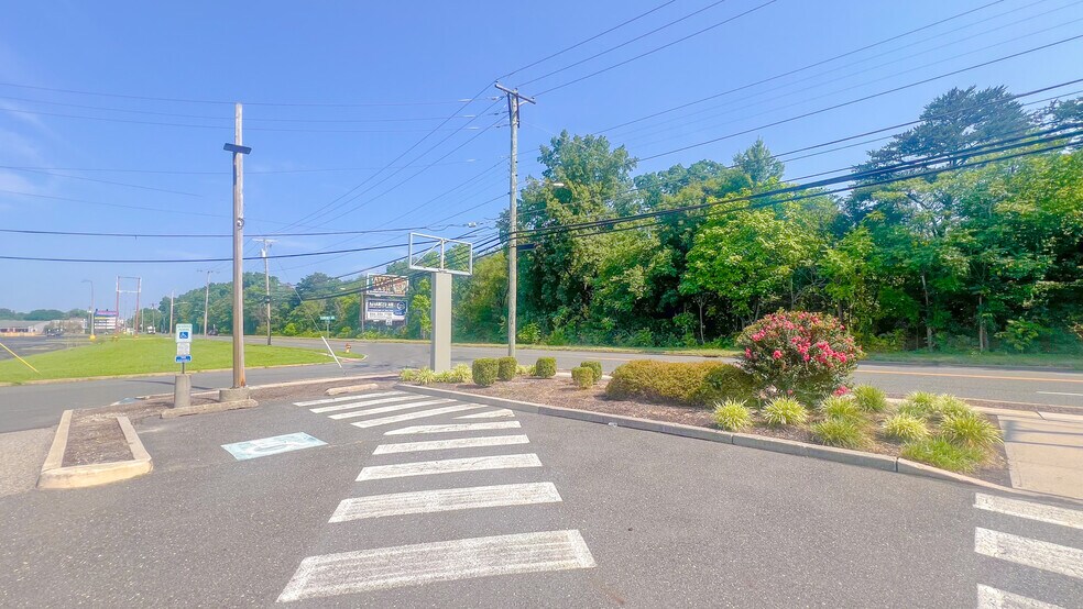 More Photos Of 340 S White Horse Pike, Berlin Bank For Lease