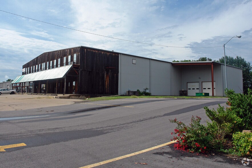 More Photos Of 9705 Rogers Ave, Fort Smith Showroom For Sale