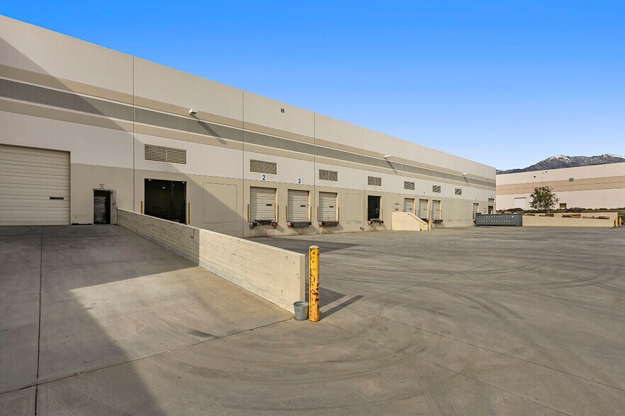 More Photos Of 11246 Jersey Blvd, Rancho Cucamonga Distribution For Lease