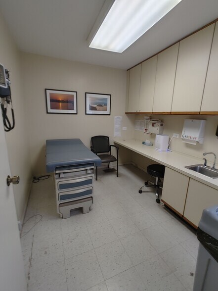 More Photos Of 1842 Noriega St, San Francisco Storefront Retail Office For Lease