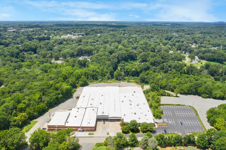 More Photos Of 1379 McDow Dr, Rock Hill Warehouse For Lease