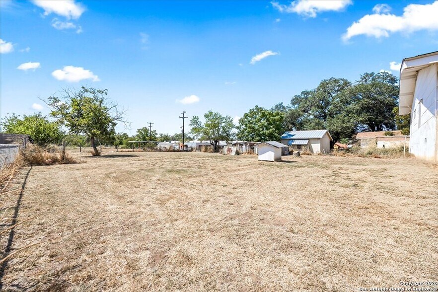 More Photos Of 19239 McDonald St, Lytle Land For Sale