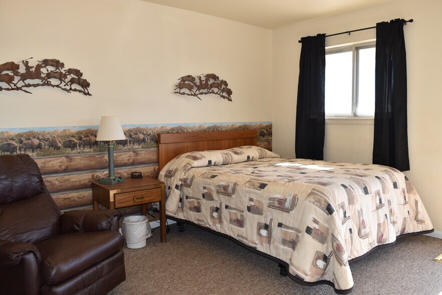 More Photos Of 702 KS-27, Sharon Springs Hotel For Sale