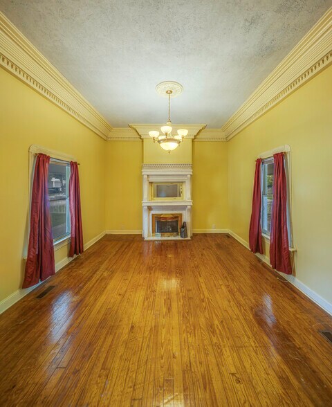 More Photos Of 290 E King Ave, Kingsland Office For Sale