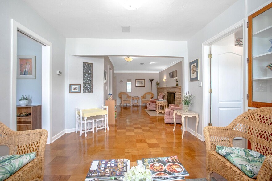 More Photos Of 1025 W New York Ave, Deland Coworking Space